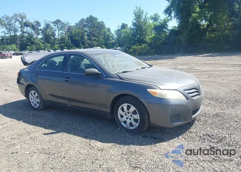 2010 Toyota Camry Le z USA, uszkodzony, nr VIN 4T1BF3EK7AU079255